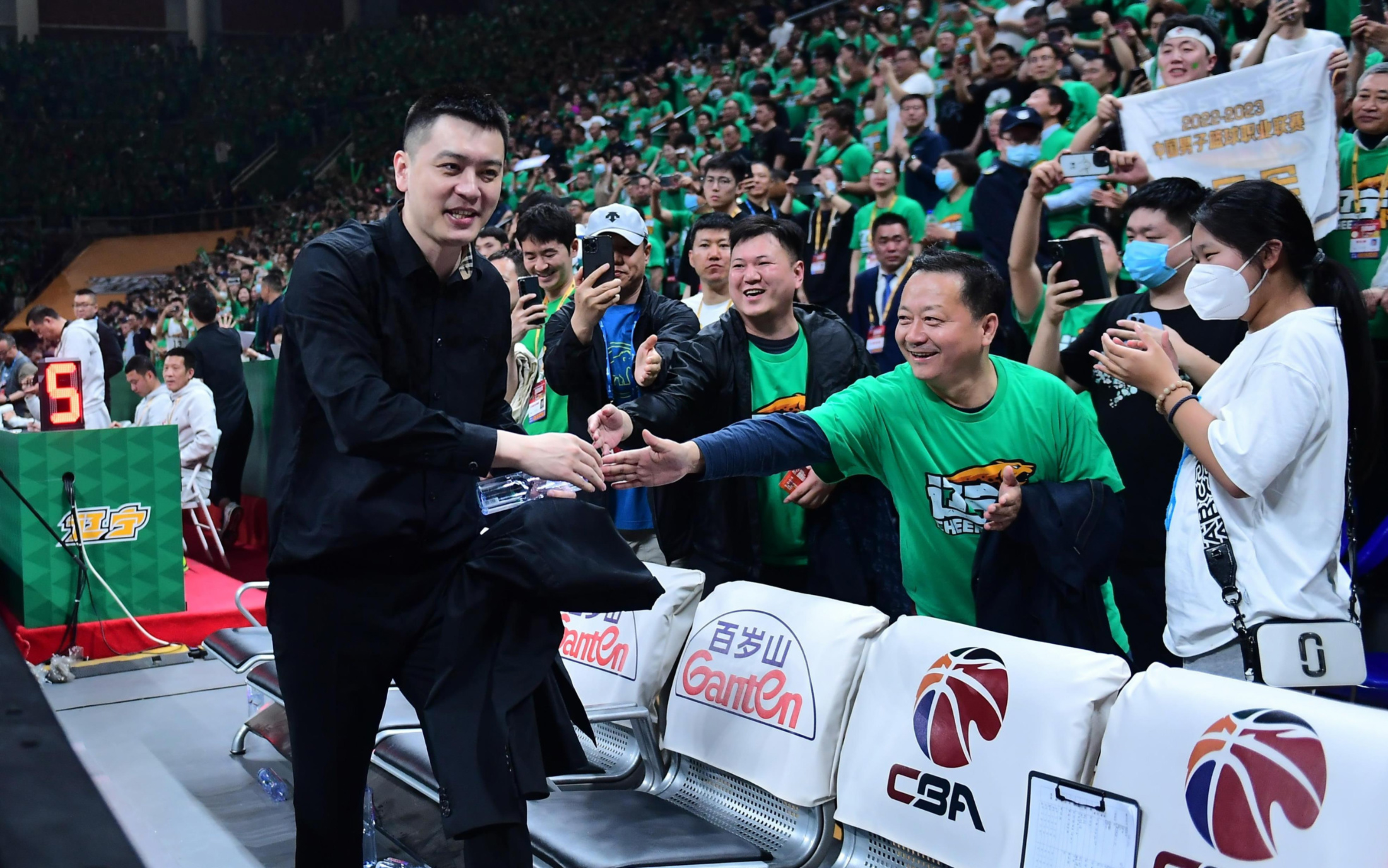 关于集结日突围战来临,山东男篮围绕法国杯战术微调,气氛紧张,年轻球员得到机会的信息 关于集结日突围战来临,山东男篮围绕法国杯战术微调,气氛紧张,年轻球员得到机会的信息