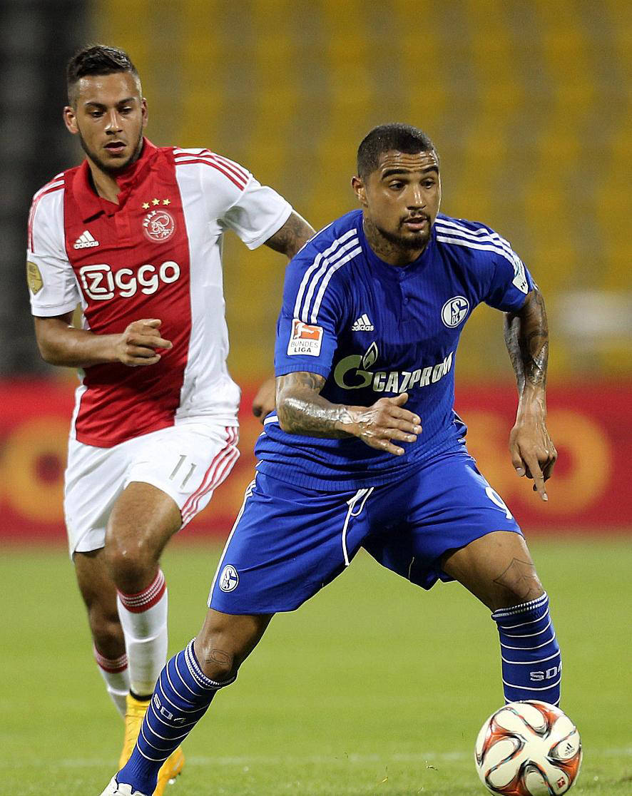 九游娱乐 -阿贾克斯训练开放日；关键时刻更衣室发声引欢呼；德甲在即；阵容厚度经受考验的简单介绍