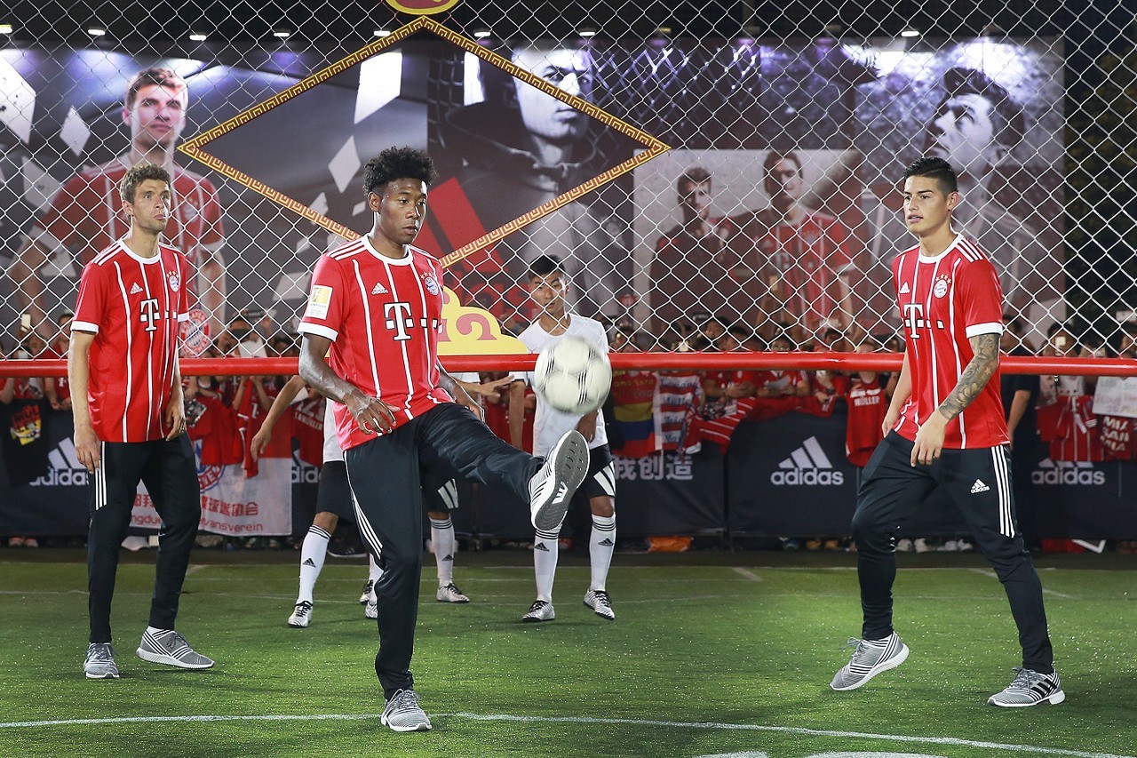 阿贾克斯训练开放日;关键时刻更衣室发声引欢呼;德甲在即;阵容厚度经受考验的简单介绍 阿贾克斯训练开放日;关键时刻更衣室发声引欢呼;德甲在即;阵容厚度经受考验的简单介绍