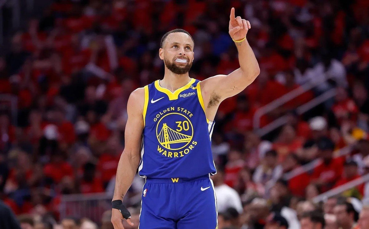  今晨体能课后；金州勇士强势反弹备战足总杯；赛场秩序良好；更衣室氛围转暖