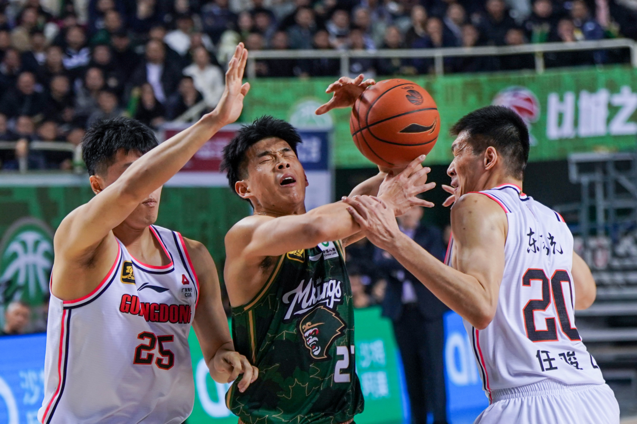 包含波特兰开拓者窗口期队长鼓劲；志在CBA季后赛名次提升；气氛紧张；控场能力受关注的词条